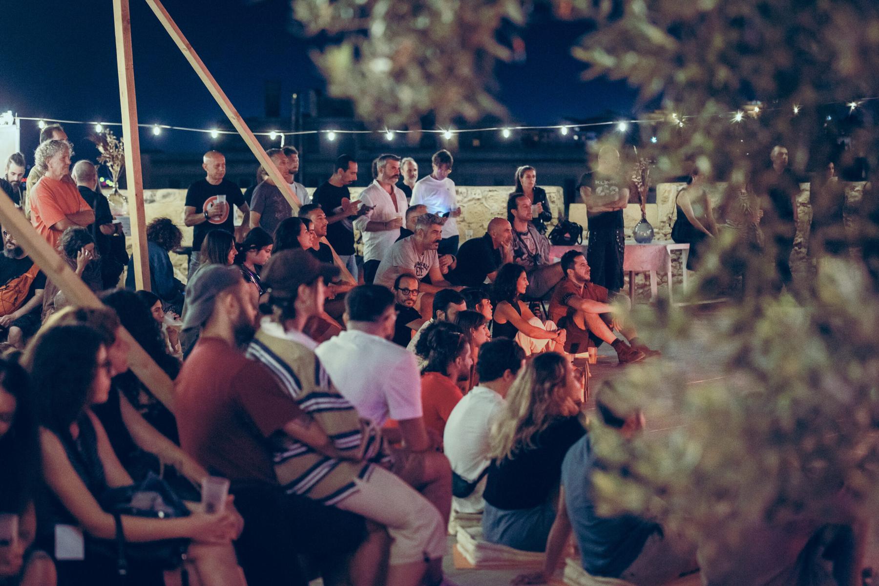 Il pubblico di Signal sotto le luci